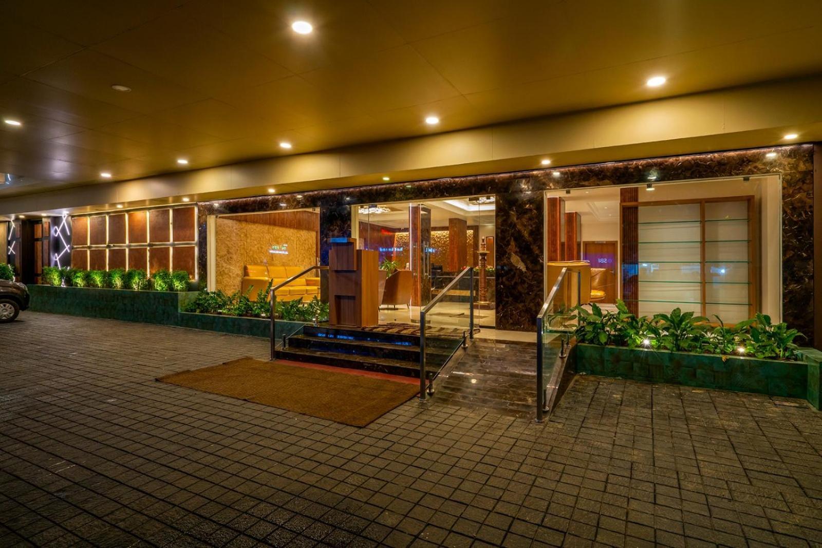 Hotel Malika Residency Ettumanoor Екстер'єр фото